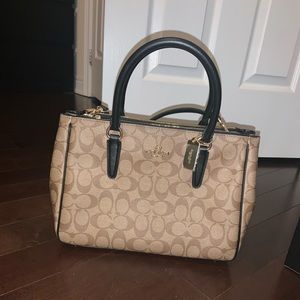 This is a brand newsig surrey cryl coach handbag.